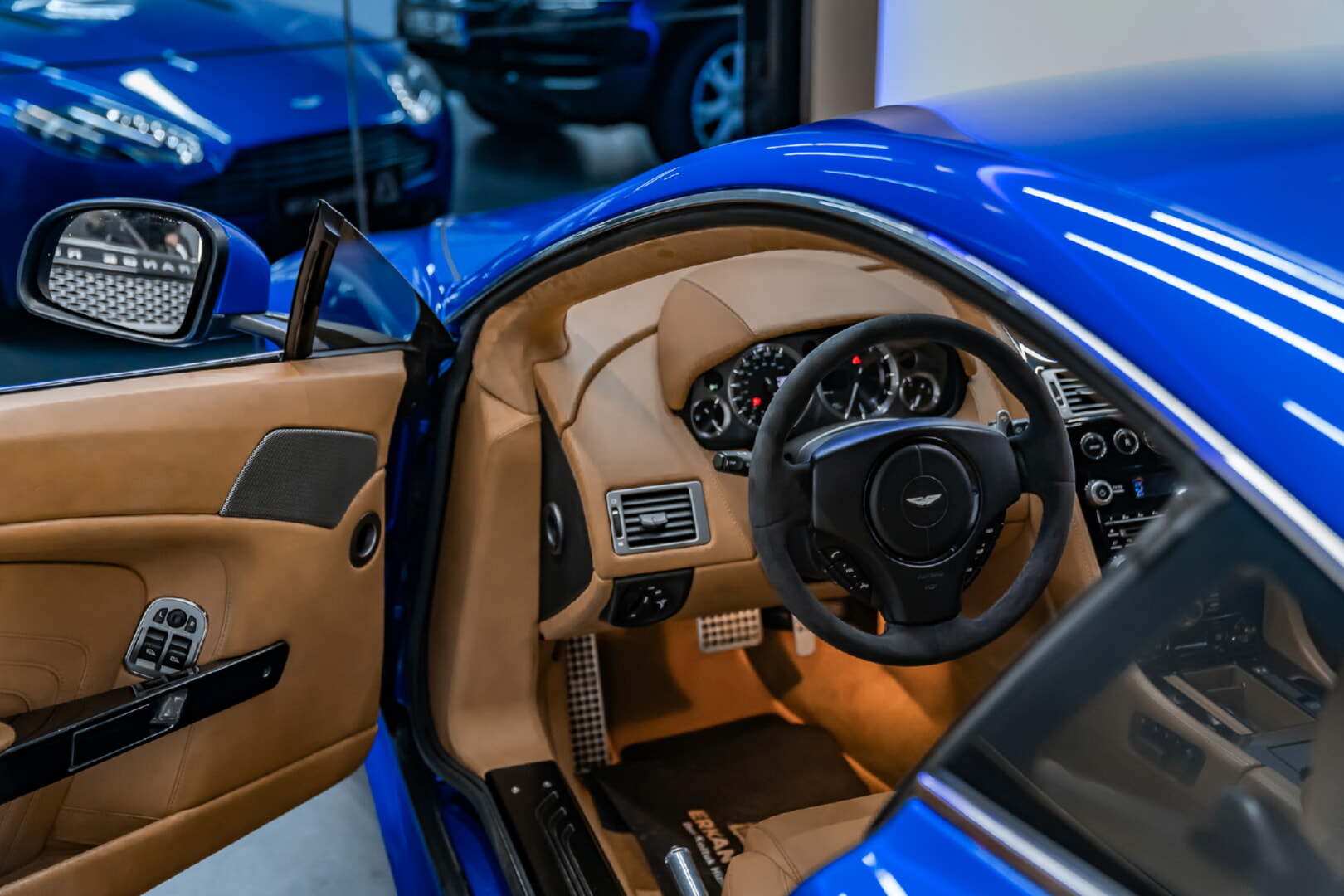 ASTON MARTİN VANTAGE S 2008-2015 TABA DERİ DÖŞEME