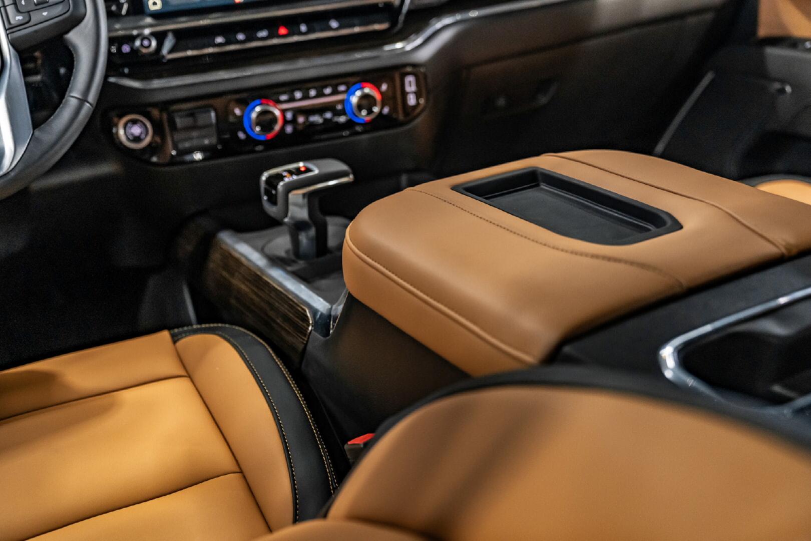 GMC SİERRA 2021-2024 TABA-SİYAH DERİ DÖŞEME