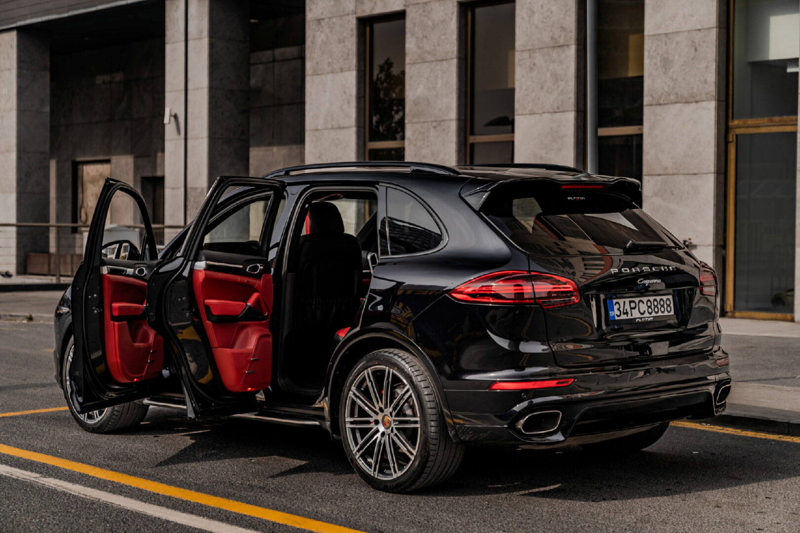 PORSCHE CAYENNE 2010-2017 KIRMIZI - SİYAH DERİ DÖŞEME