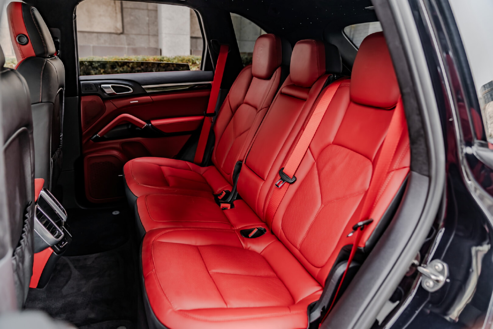 PORSCHE CAYENNE 2010-2017 KIRMIZI - SİYAH DERİ DÖŞEME