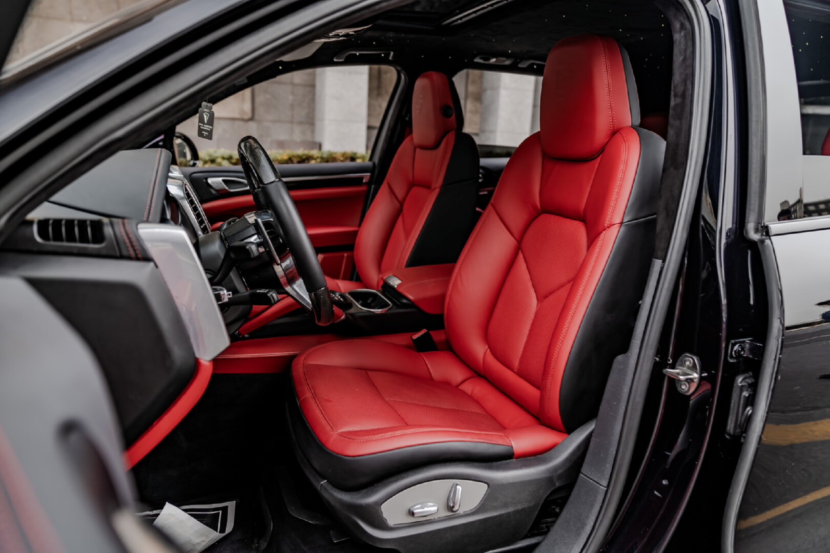 PORSCHE CAYENNE 2010-2017 KIRMIZI - SİYAH DERİ DÖŞEME