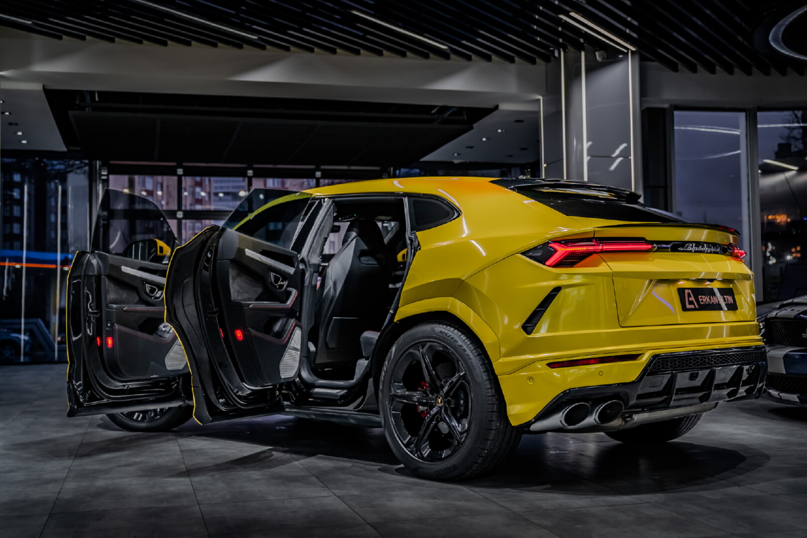 LAMBORGHİNİ URUS 2019-2024 SİYAH DERİ DÖŞEME