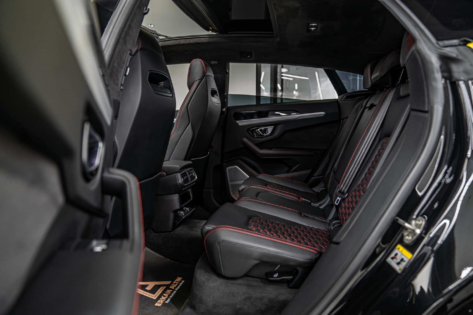 LAMBORGHİNİ URUS 2019-2024 SİYAH DERİ DÖŞEME