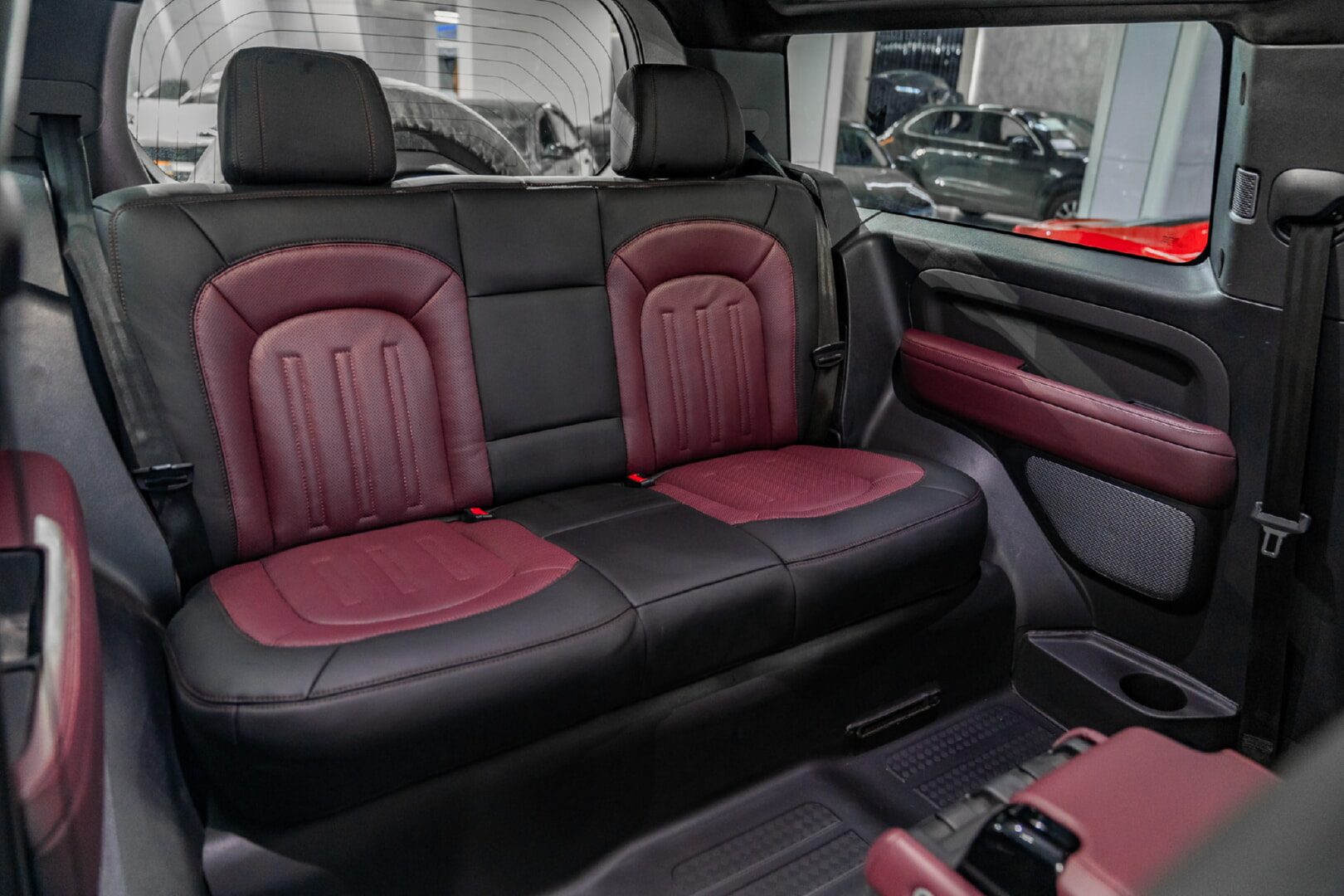 LAND ROVER DEFENDER 2022-2025 BORDO-SİYAH DERİ DÖŞEME