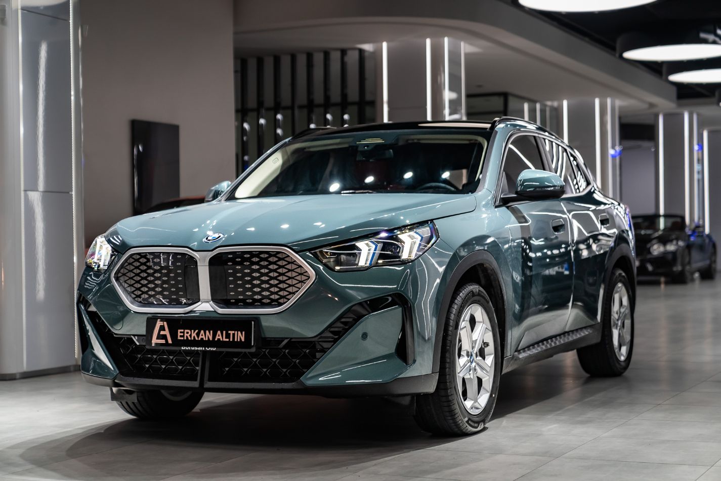 BMW İX2 2024-2025 KIRMIZI DERİ DÖŞEME