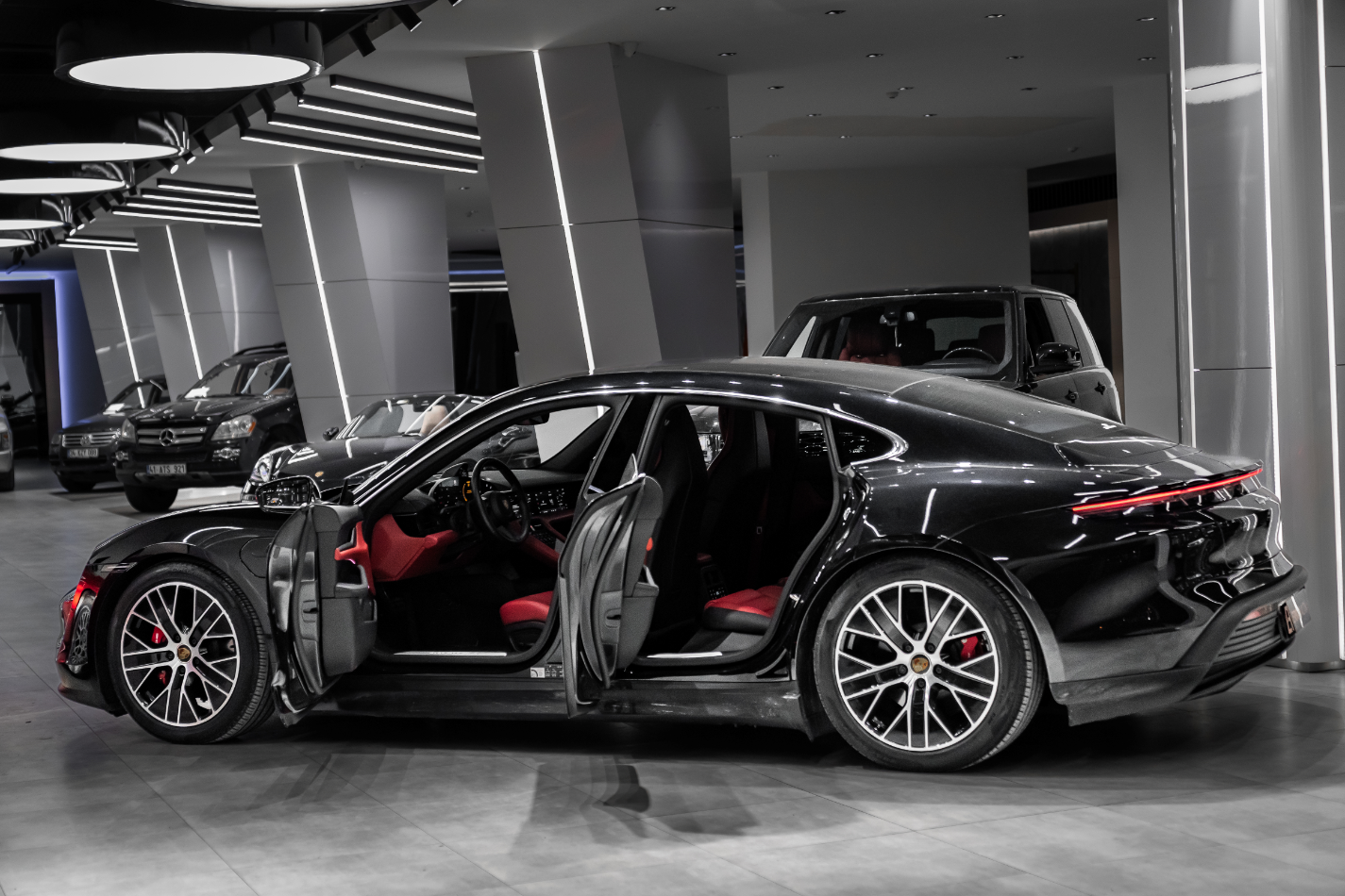 PORSCHE TAYCAN 2020-2024 KIRMIZI DERİ DÖŞEME