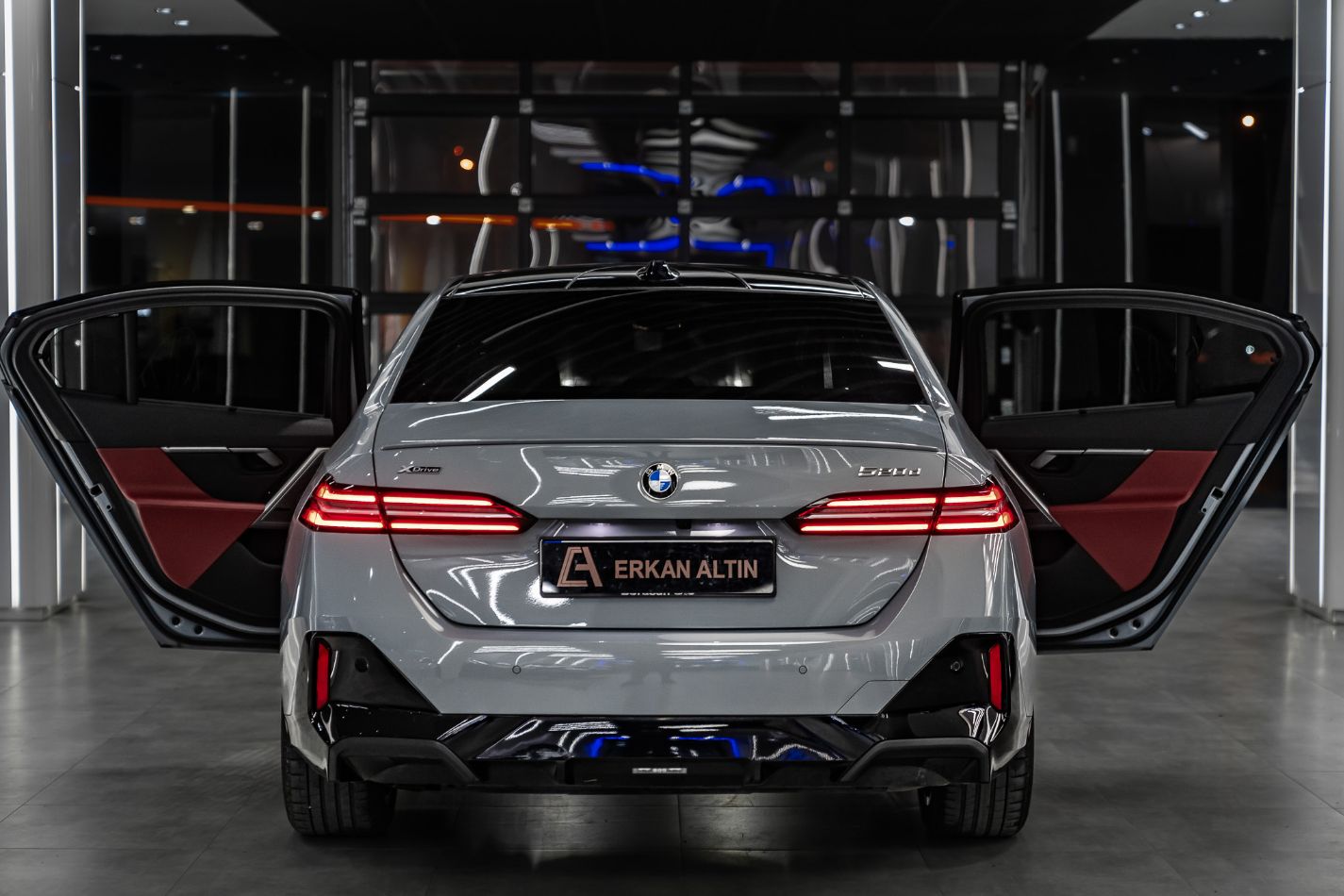 BMW G60 5 SERİSİ 2023-2025 KIRMIZI DERİ DÖŞEME