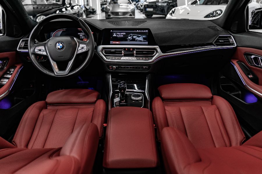 BMW G20 3 SERİSİ 2019-2024 KIRMIZI DERİ DÖŞEME