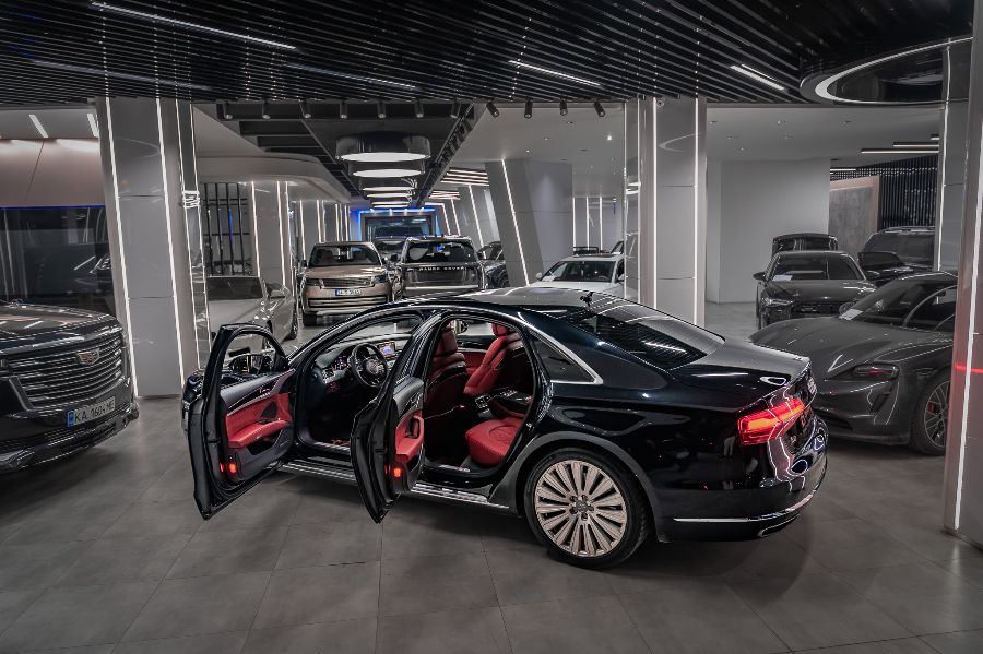 AUDİ A8 2010-2017 KIRMIZI DERİ DÖŞEME