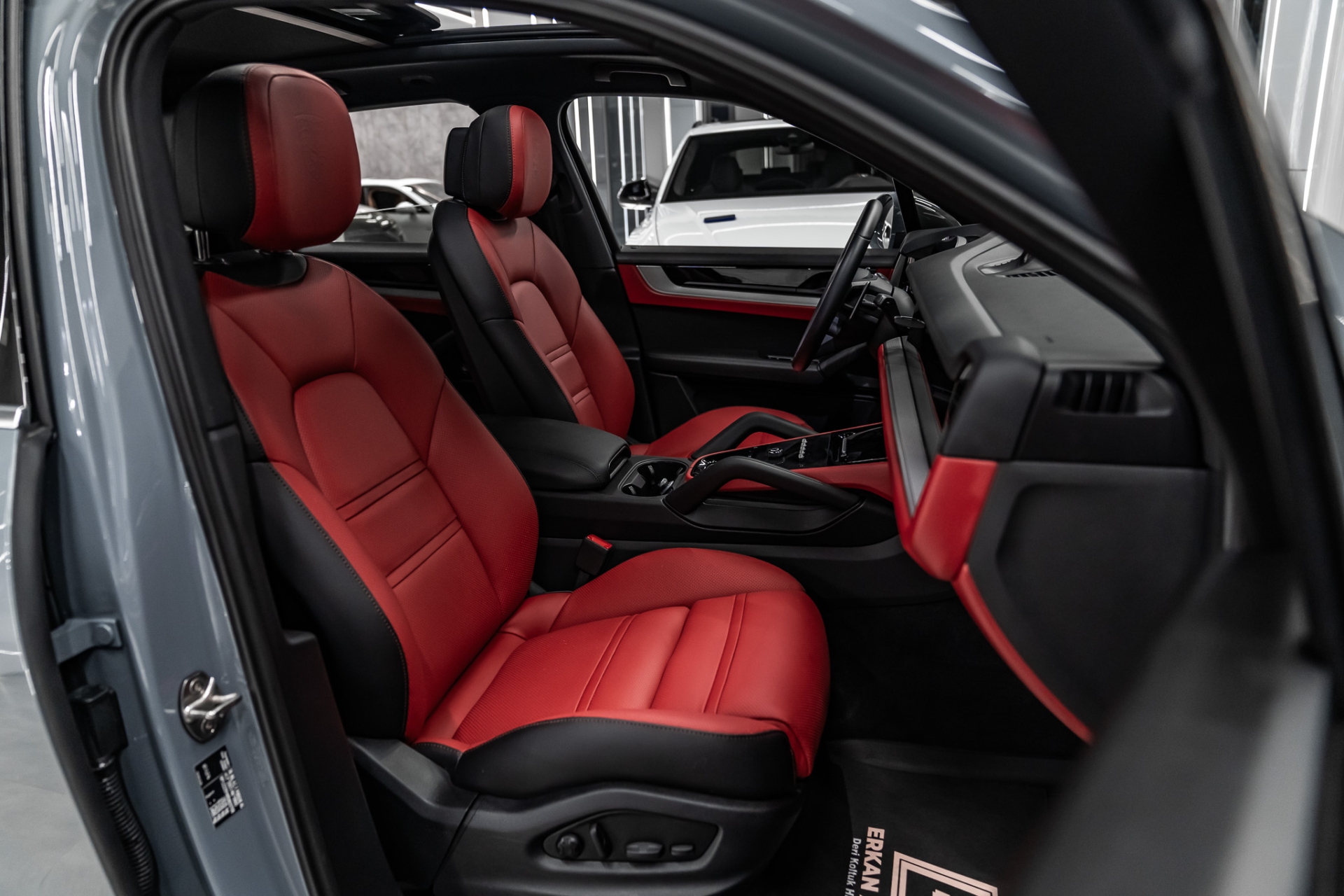 PORSCHE CAYENNE 2024-2025 KIRMIZI DERİ DÖŞEME