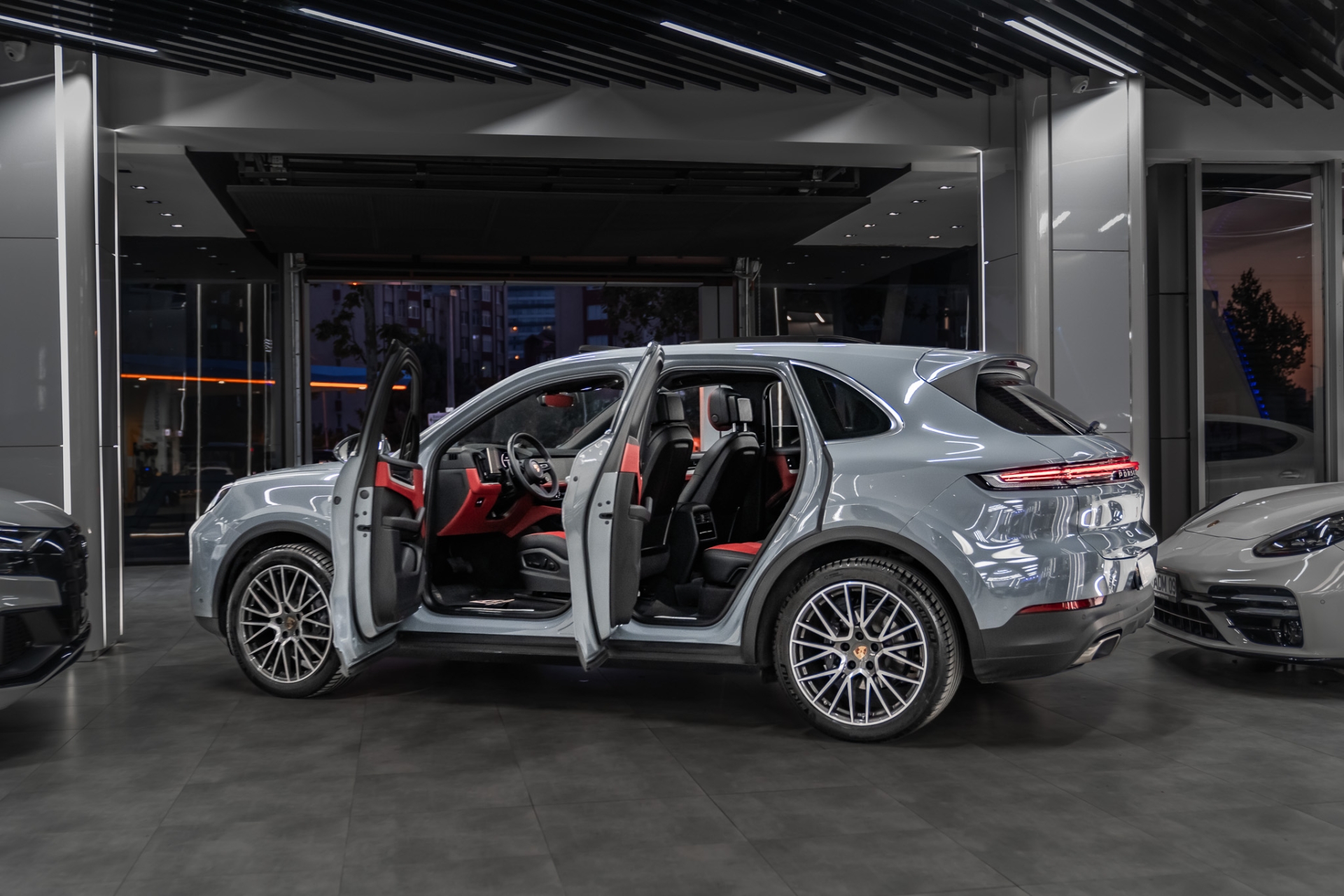 PORSCHE CAYENNE 2024-2025 KIRMIZI DERİ DÖŞEME