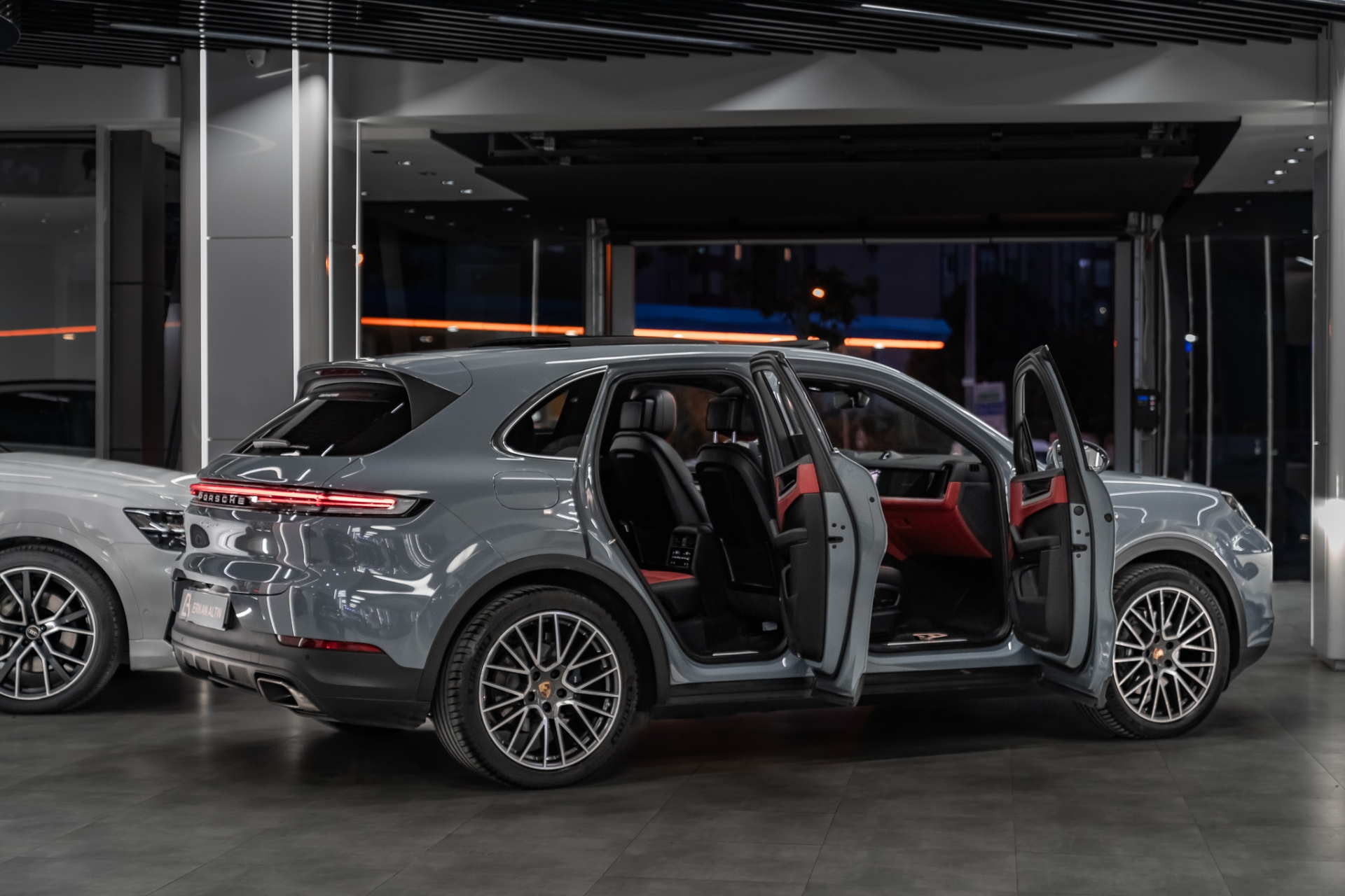 PORSCHE CAYENNE 2024-2025 KIRMIZI DERİ DÖŞEME
