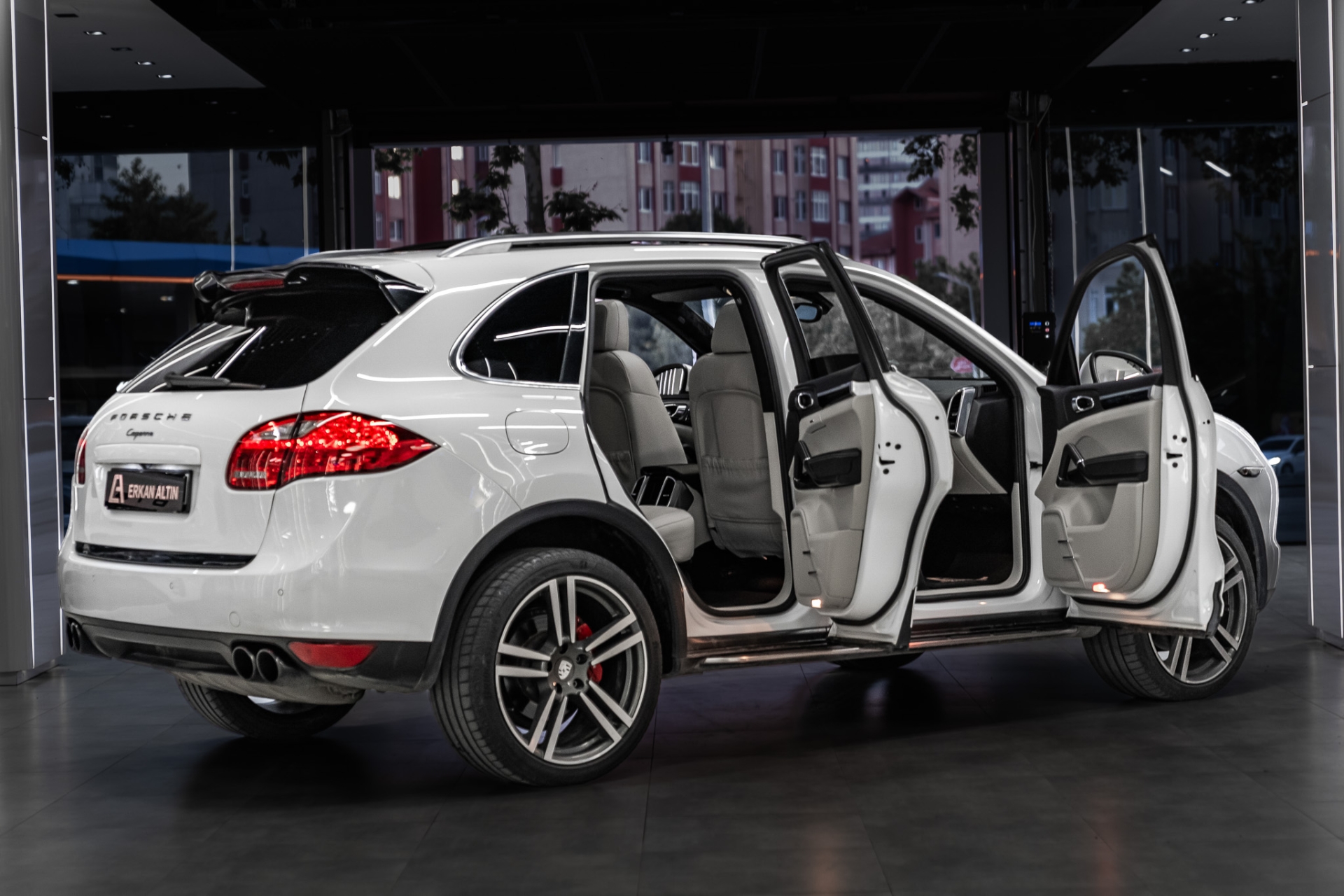 PORSCHE CAYENNE 2010-2017 GRİ DERİ DÖŞEME