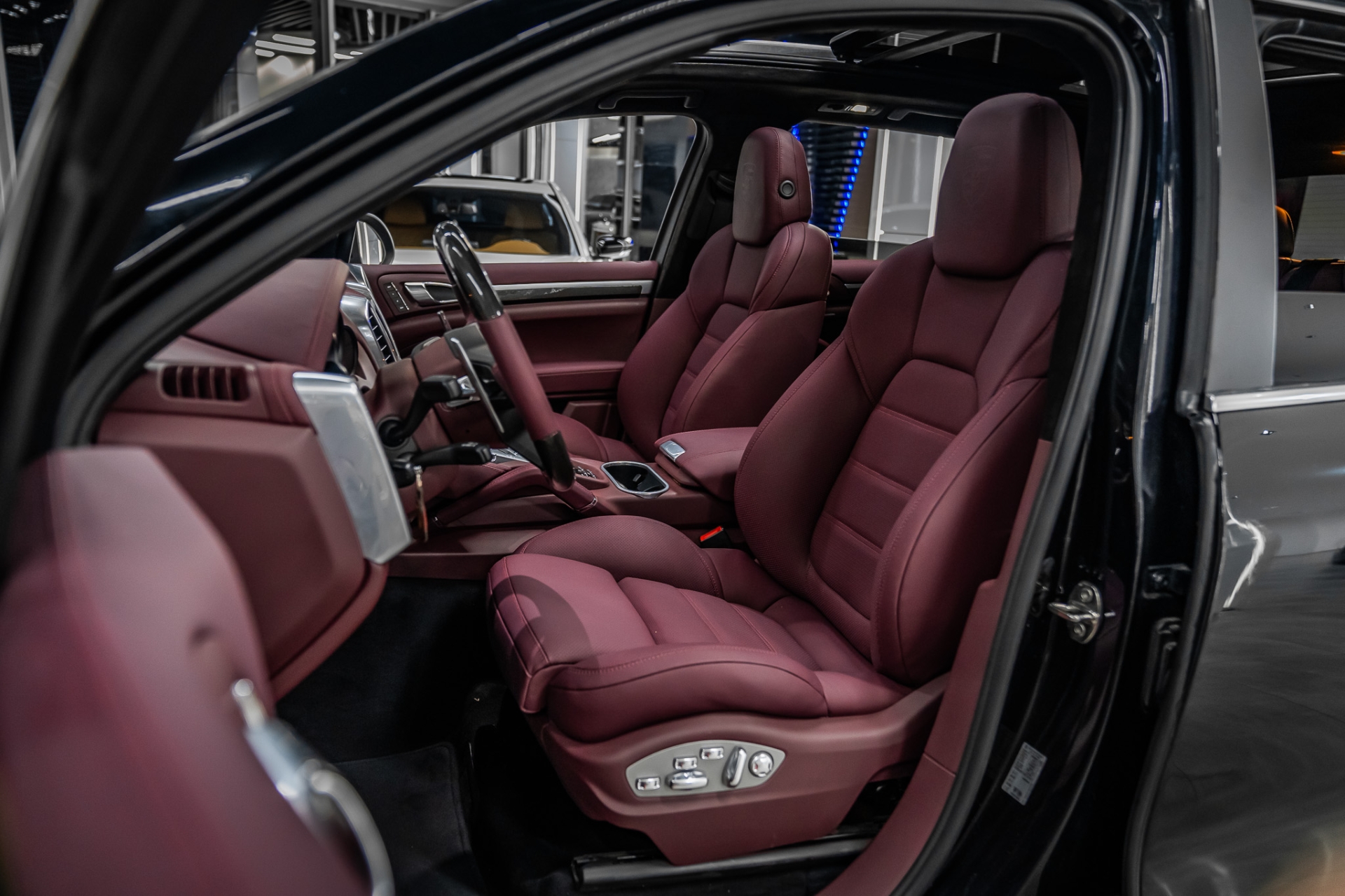 PORSCHE CAYENNE 2010-2017 BORDO DERİ DÖŞEME