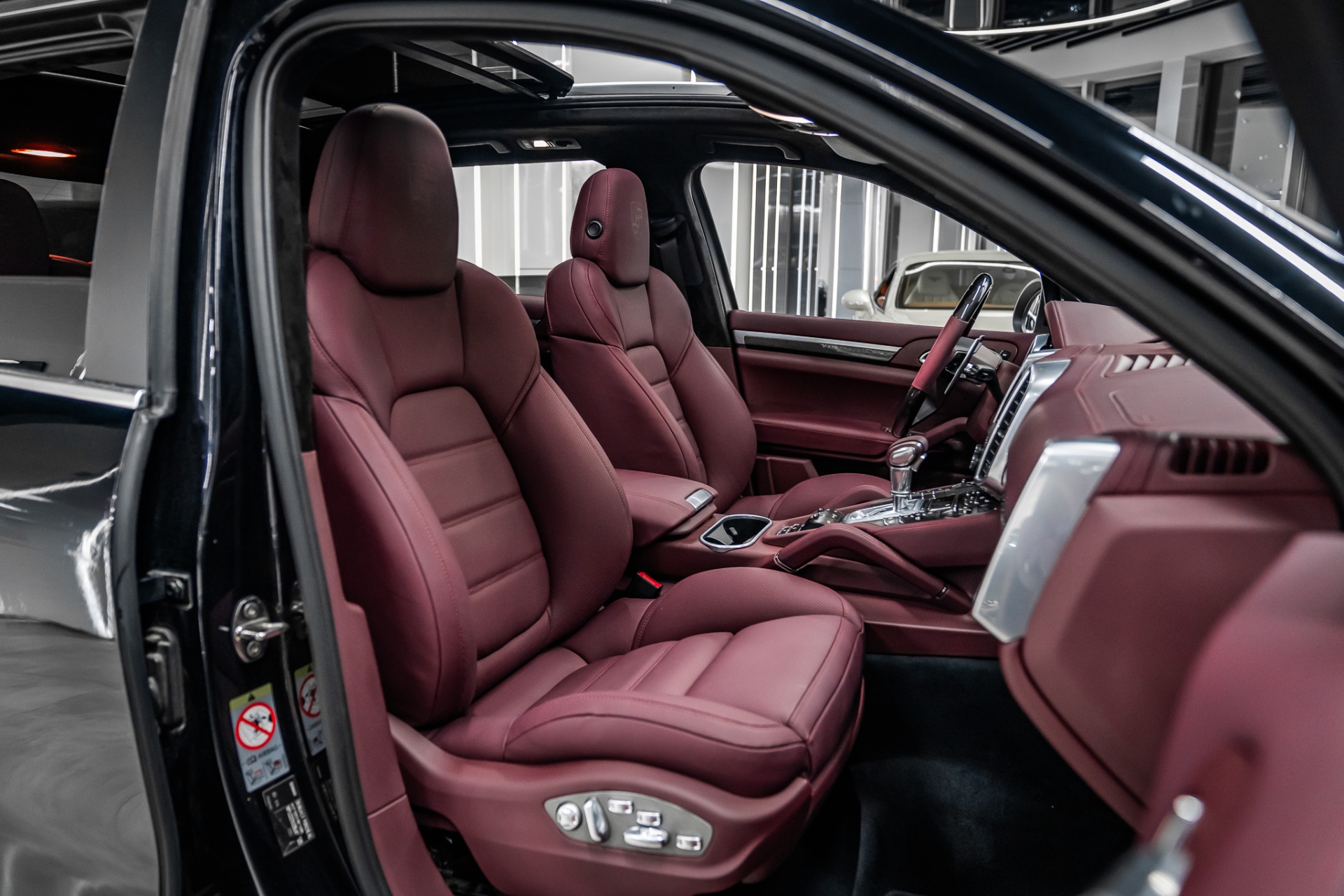 PORSCHE CAYENNE 2010-2017 BORDO DERİ DÖŞEME