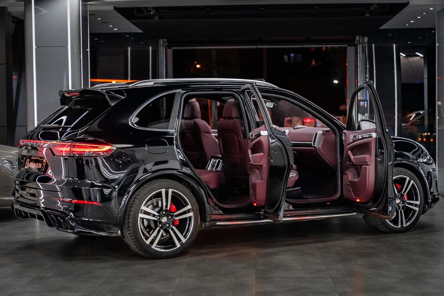 PORSCHE CAYENNE 2010-2017 BORDO DERİ DÖŞEME