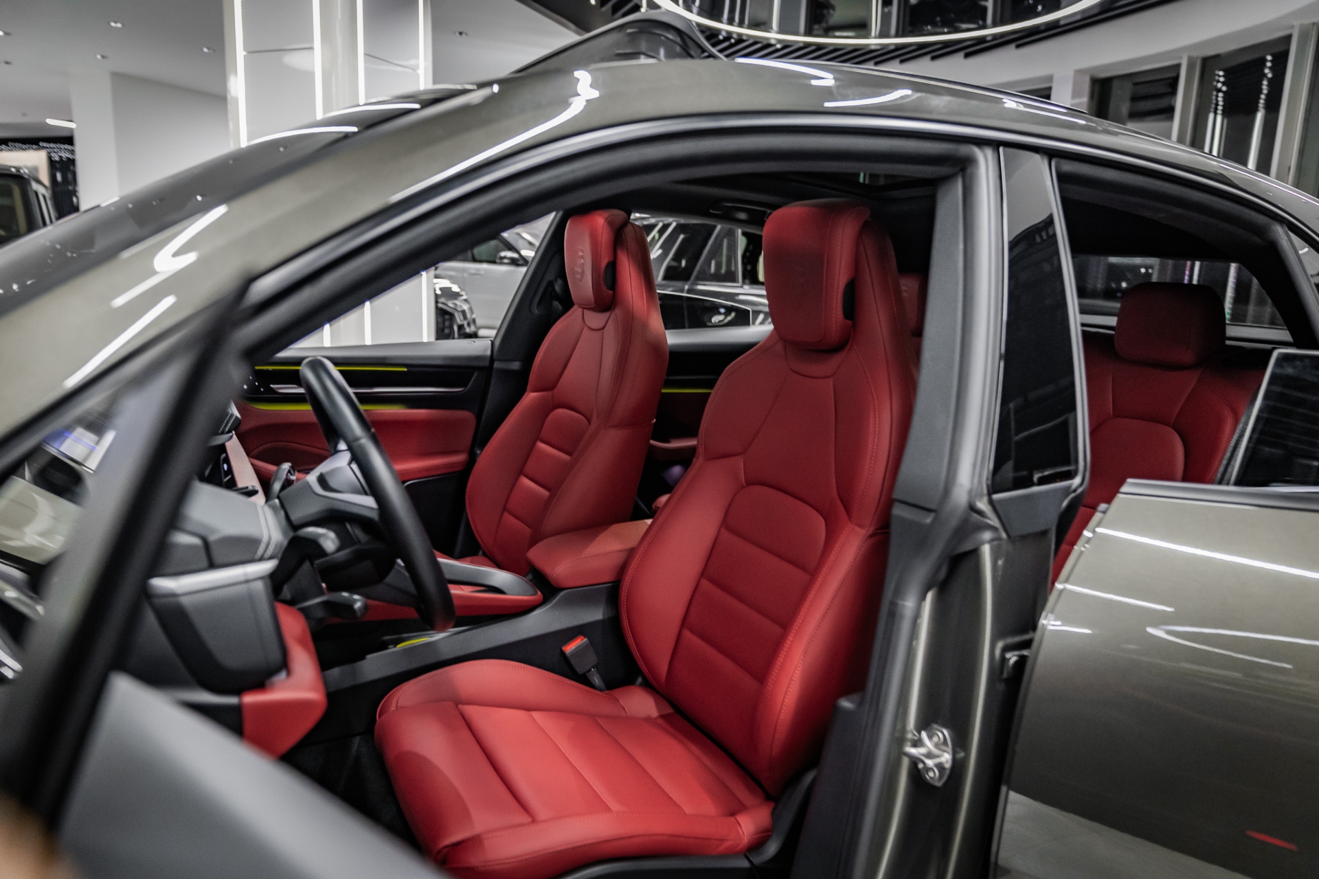 PORSCHE MACAN 2024-2025 KIRMIZI DERİ DÖŞEME