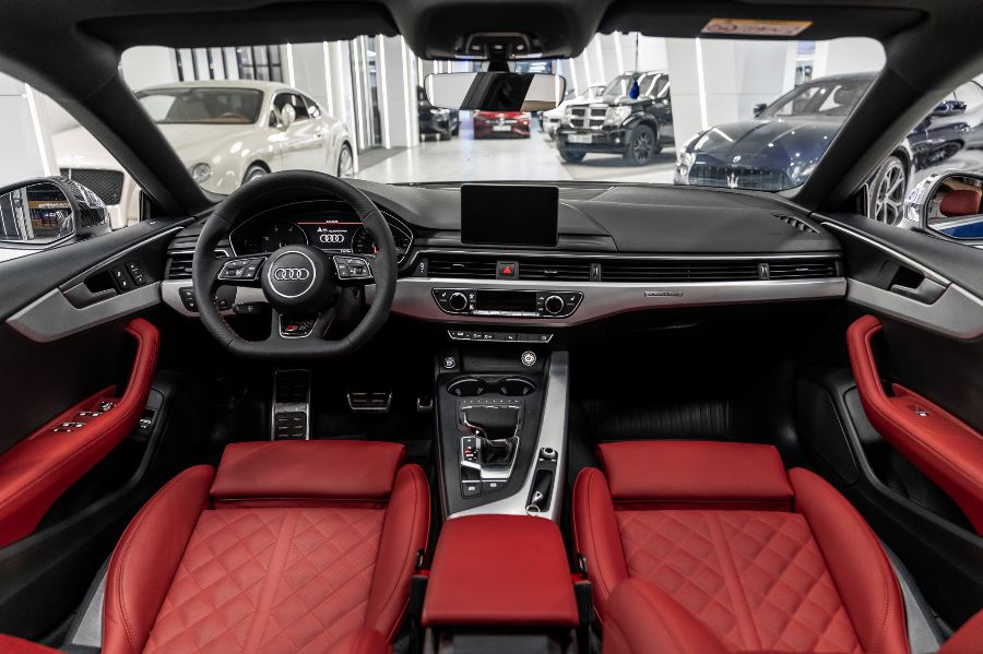 AUDİ A5 2017-2024 KIRMIZI DERİ DÖŞEME